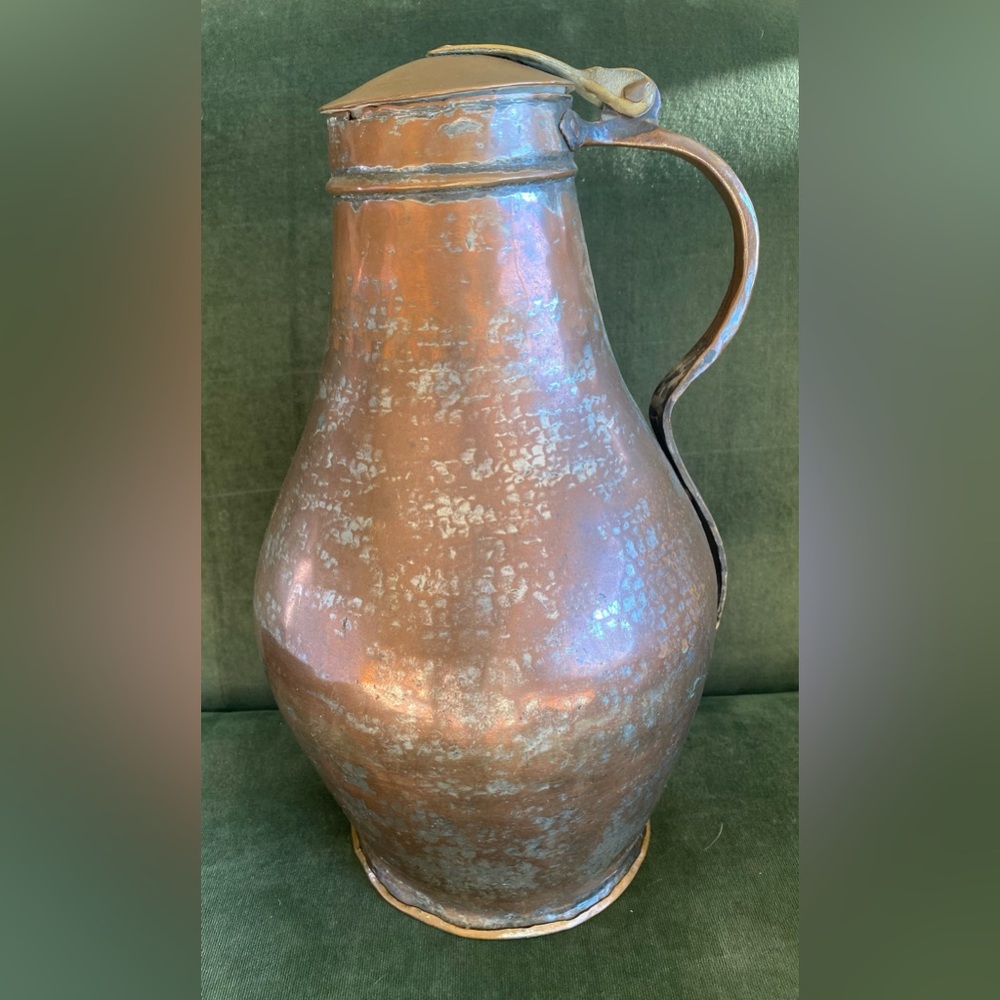 Beautiful and unique heavy metal, copper urn.